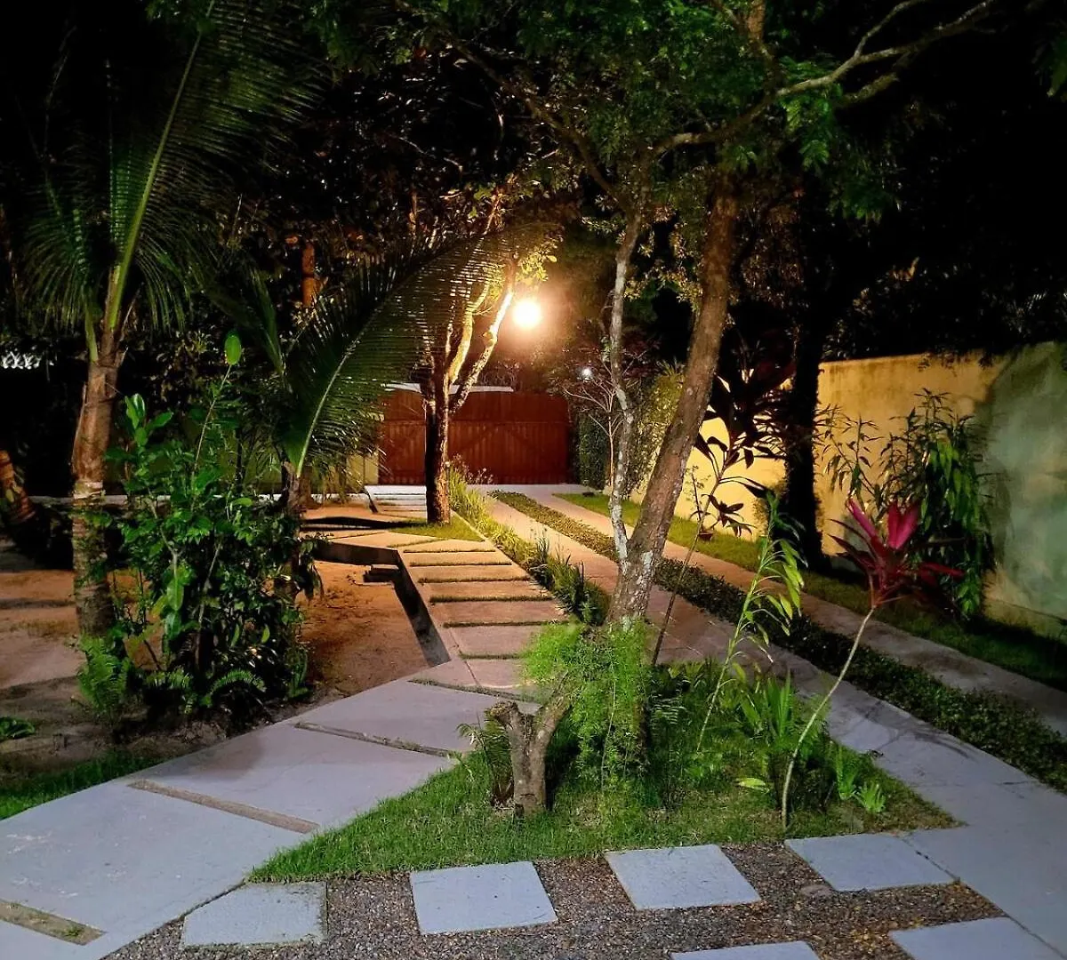 펜션 Casa Praia Do Mundai Taperapuan 포르투세구로 브라질